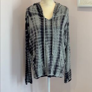 Super Cozy Fall Front pocket Hooded shirt by Enti Clothing Size Medium